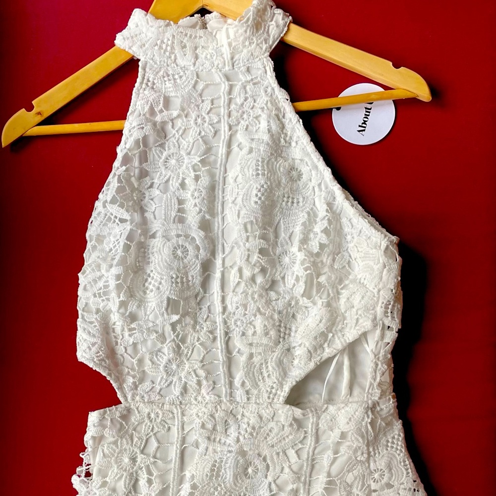 White lace semi-formal dress, very comfortable with beautiful side cut outs